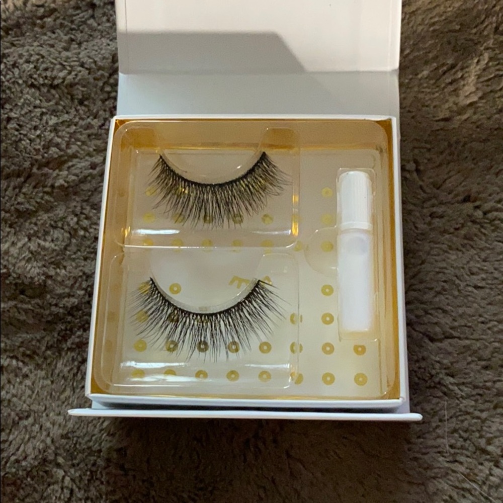 NWT Battington Silk Lashes With Glue